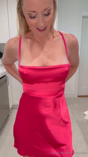 vicky stark nude silk nightwear onlyfans video leaked cmmshm 364x647 1