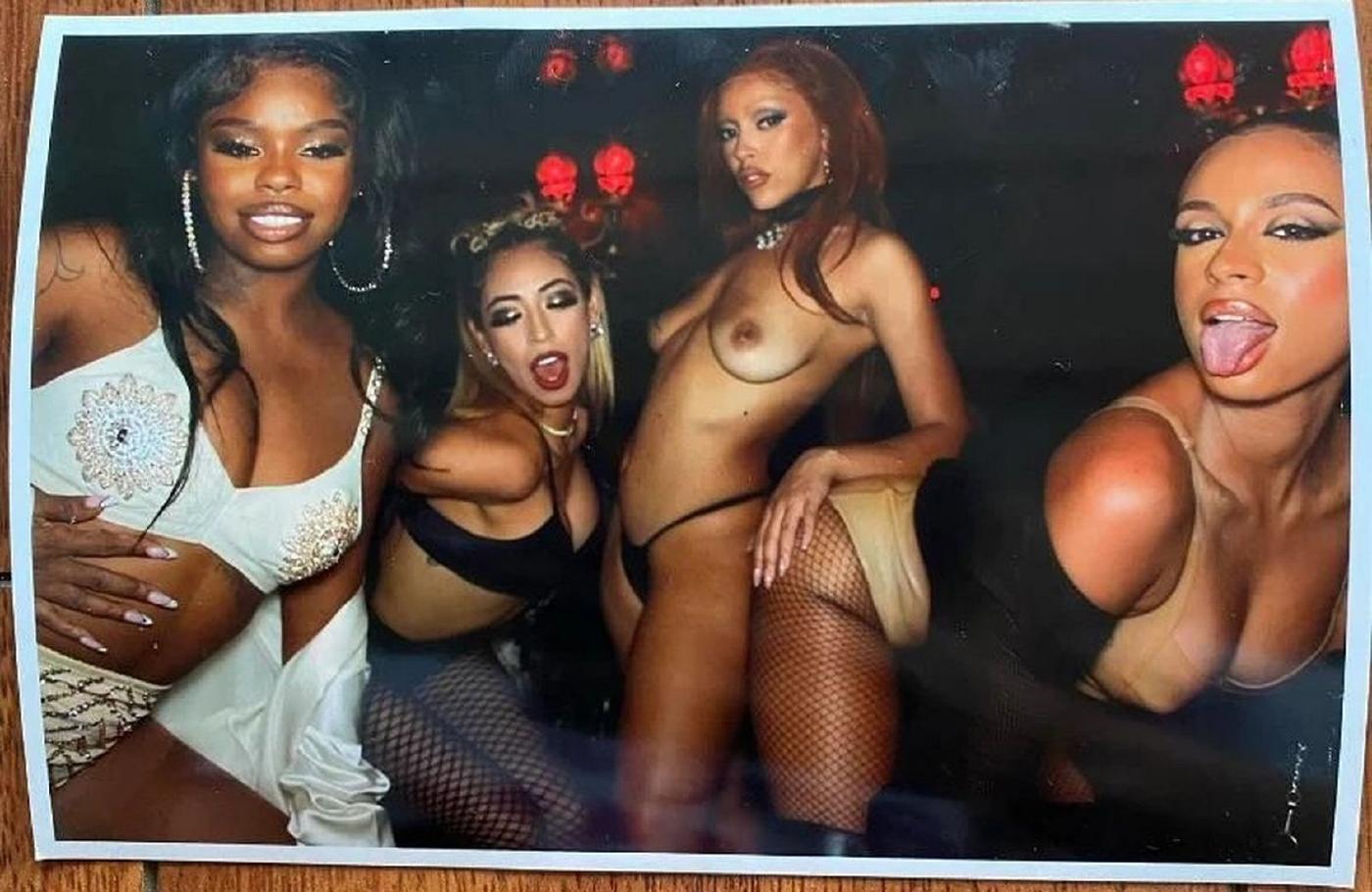 Doja Cat Nude Topless Birthday Party Set Leaked 13 doja cat nude topless birthday party set leaked njhfod